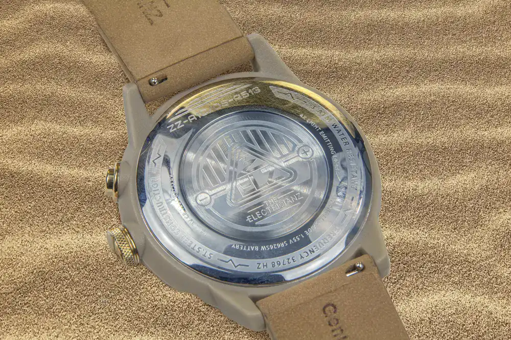 Fond de boîte de la Nomad Z posée sur le sable